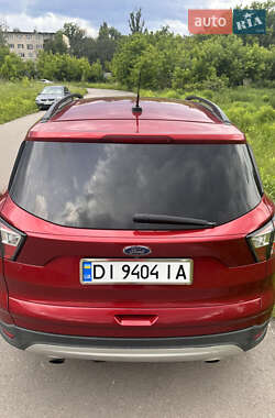 Внедорожник / Кроссовер Ford Escape 2018 в 