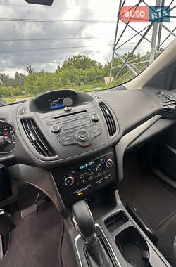 Внедорожник / Кроссовер Ford Escape 2018 в 