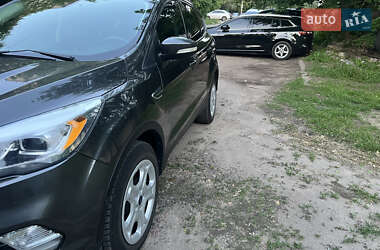 Внедорожник / Кроссовер Ford Escape 2019 в 