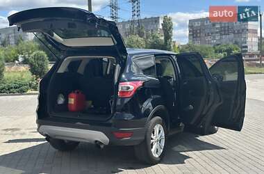 Внедорожник / Кроссовер Ford Escape 2017 в 