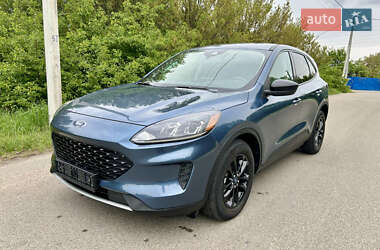 Внедорожник / Кроссовер Ford Escape 2020 в 