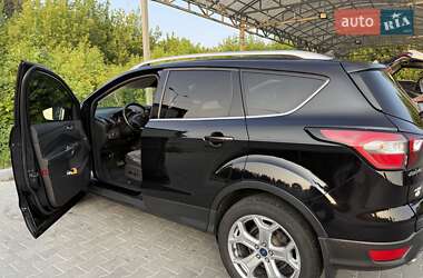 Позашляховик / Кросовер Ford Escape 2018 в 