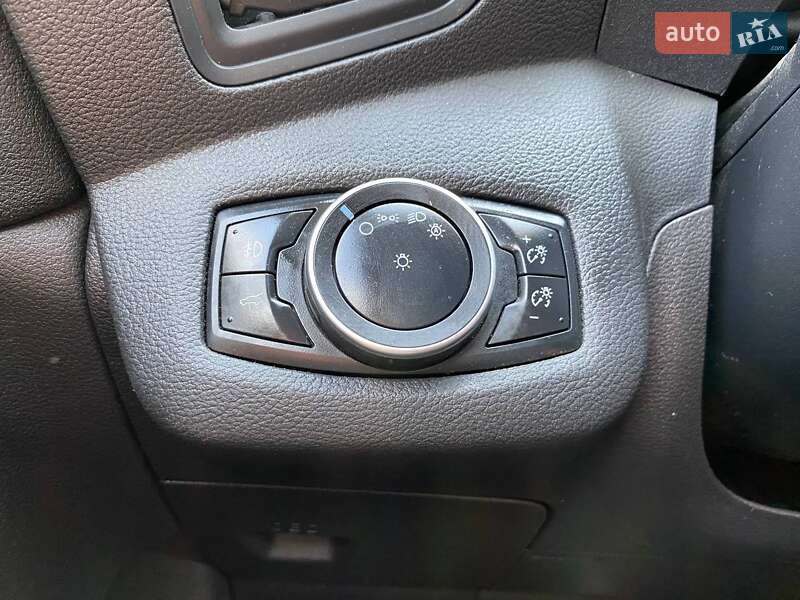 Внедорожник / Кроссовер Ford Escape 2016 в Хмельницком