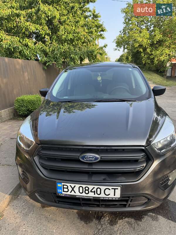 Внедорожник / Кроссовер Ford Escape 2017 в Хмельницком