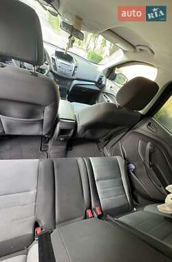 Внедорожник / Кроссовер Ford Escape 2017 в 