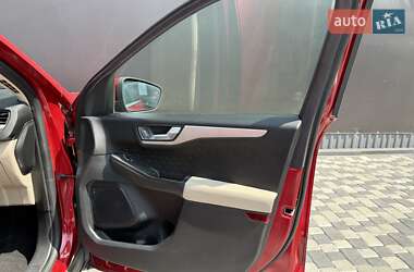 Внедорожник / Кроссовер Ford Escape 2020 в 
