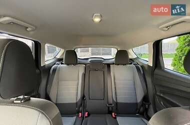 Внедорожник / Кроссовер Ford Escape 2016 в 