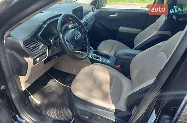 Внедорожник / Кроссовер Ford Escape 2019 в 