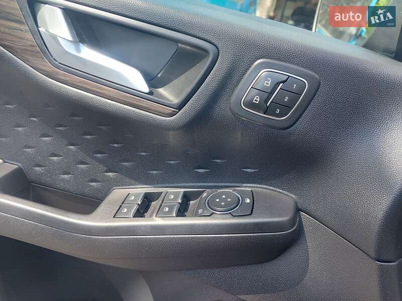 Позашляховик / Кросовер Ford Escape 2019 в Рівному