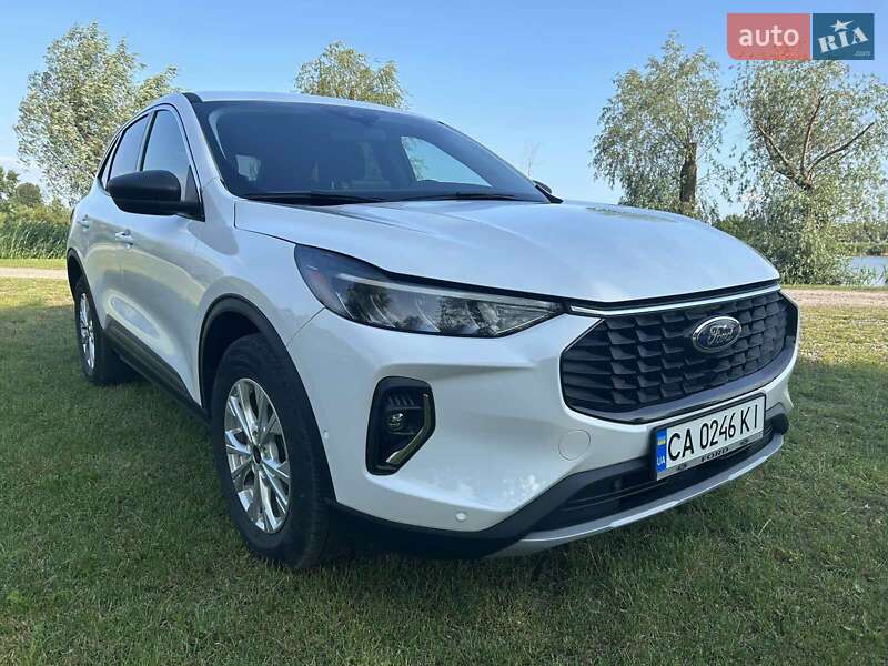 Внедорожник / Кроссовер Ford Escape 2023 в 