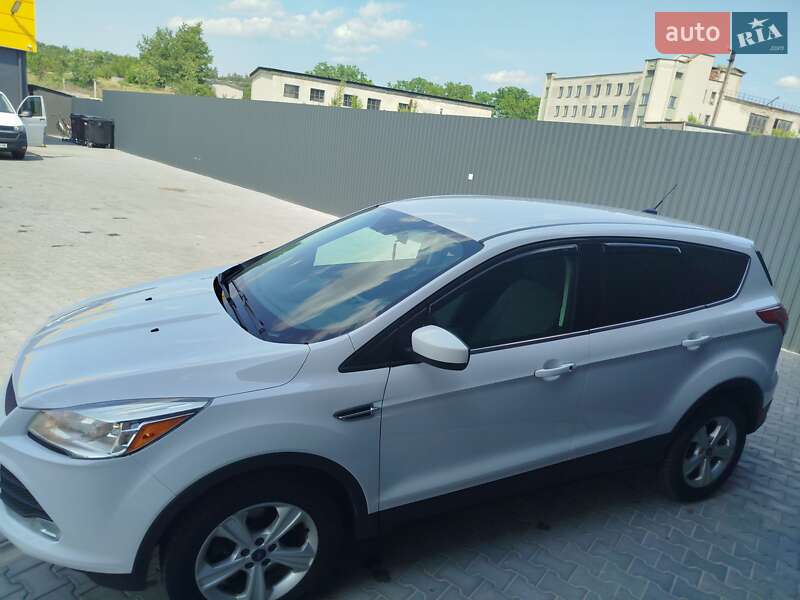 Внедорожник / Кроссовер Ford Escape 2016 в Дубно