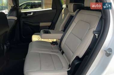 Внедорожник / Кроссовер Ford Escape 2020 в 