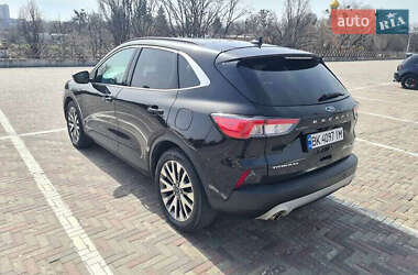 Внедорожник / Кроссовер Ford Escape 2020 в 
