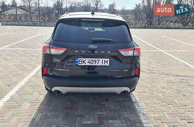 Внедорожник / Кроссовер Ford Escape 2020 в 