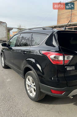 Внедорожник / Кроссовер Ford Escape 2017 в 