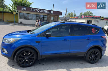 Внедорожник / Кроссовер Ford Escape 2016 в Валках