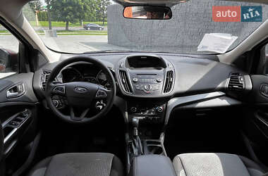 Внедорожник / Кроссовер Ford Escape 2016 в 
