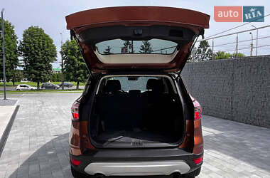 Внедорожник / Кроссовер Ford Escape 2016 в 