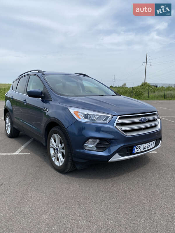Внедорожник / Кроссовер Ford Escape 2018 в 