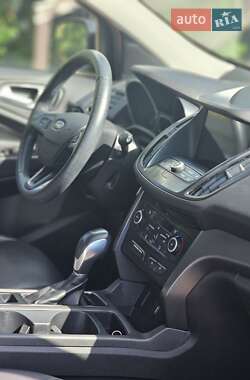 Внедорожник / Кроссовер Ford Escape 2019 в 