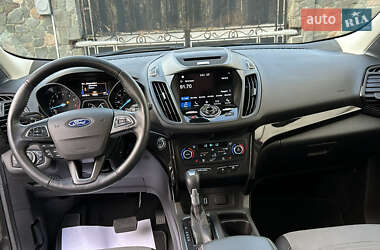 Внедорожник / Кроссовер Ford Escape 2017 в 