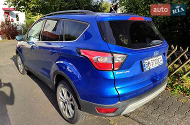 Внедорожник / Кроссовер Ford Escape 2017 в 