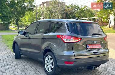Внедорожник / Кроссовер Ford Escape 2016 в 