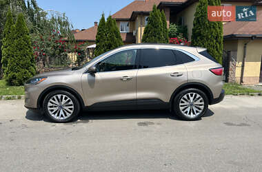 Внедорожник / Кроссовер Ford Escape 2020 в 