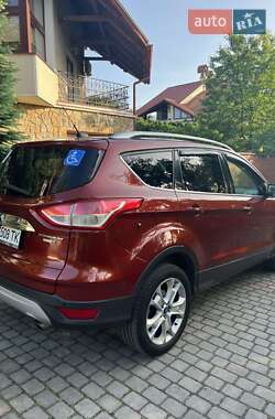 Позашляховик / Кросовер Ford Escape 2015 в 