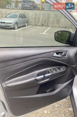 Внедорожник / Кроссовер Ford Escape 2014 в 