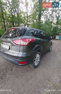 Внедорожник / Кроссовер Ford Escape 2015 в 