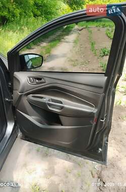 Внедорожник / Кроссовер Ford Escape 2015 в 