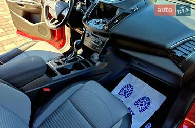 Внедорожник / Кроссовер Ford Escape 2016 в 