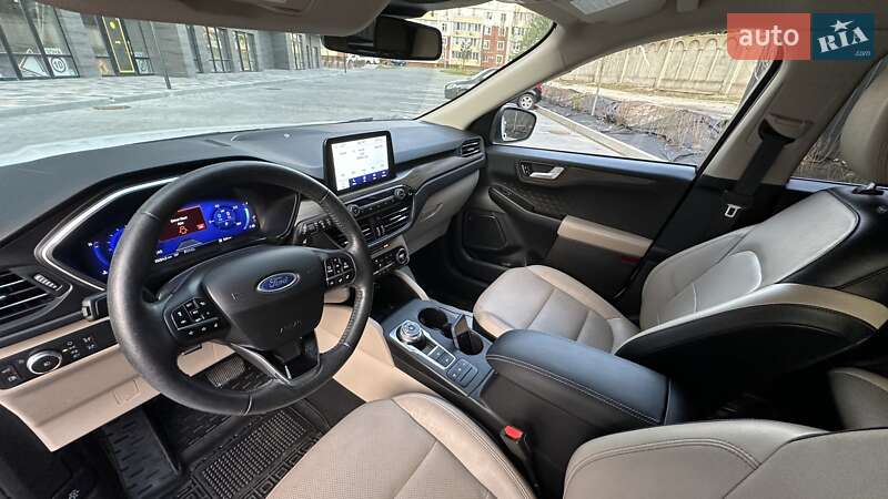 Внедорожник / Кроссовер Ford Escape 2020 в Вишневом