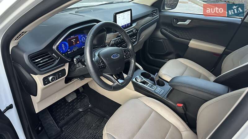 Внедорожник / Кроссовер Ford Escape 2020 в Вишневом