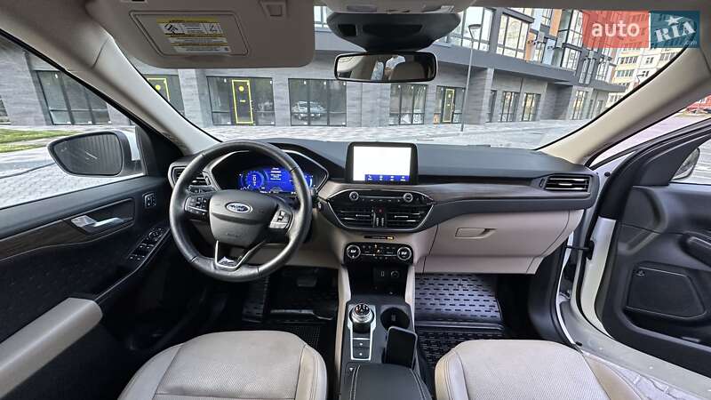 Внедорожник / Кроссовер Ford Escape 2020 в Вишневом