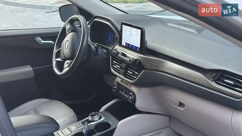 Внедорожник / Кроссовер Ford Escape 2020 в Вишневом