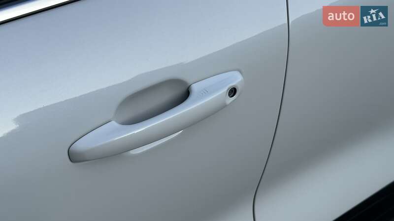 Внедорожник / Кроссовер Ford Escape 2020 в Вишневом