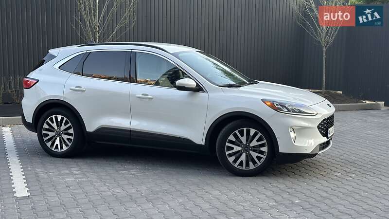 Внедорожник / Кроссовер Ford Escape 2020 в Вишневом