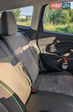 Внедорожник / Кроссовер Ford Escape 2017 в 