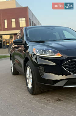 Внедорожник / Кроссовер Ford Escape 2019 в 