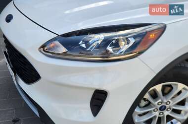 Внедорожник / Кроссовер Ford Escape 2021 в 