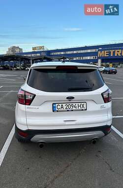 Внедорожник / Кроссовер Ford Escape 2017 в 