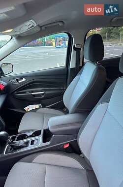 Внедорожник / Кроссовер Ford Escape 2017 в 