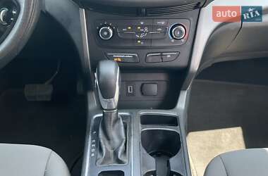 Внедорожник / Кроссовер Ford Escape 2016 в 