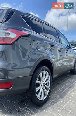 Позашляховик / Кросовер Ford Escape 2018 в 
