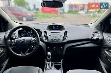 Внедорожник / Кроссовер Ford Escape 2018 в 