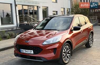 Внедорожник / Кроссовер Ford Escape 2019 в 