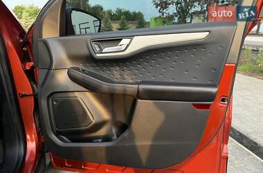 Внедорожник / Кроссовер Ford Escape 2019 в 