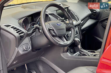 Внедорожник / Кроссовер Ford Escape 2017 в 